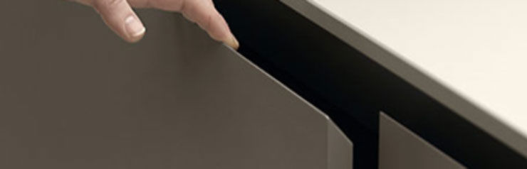 Tirador perfil biselado 45 grados.